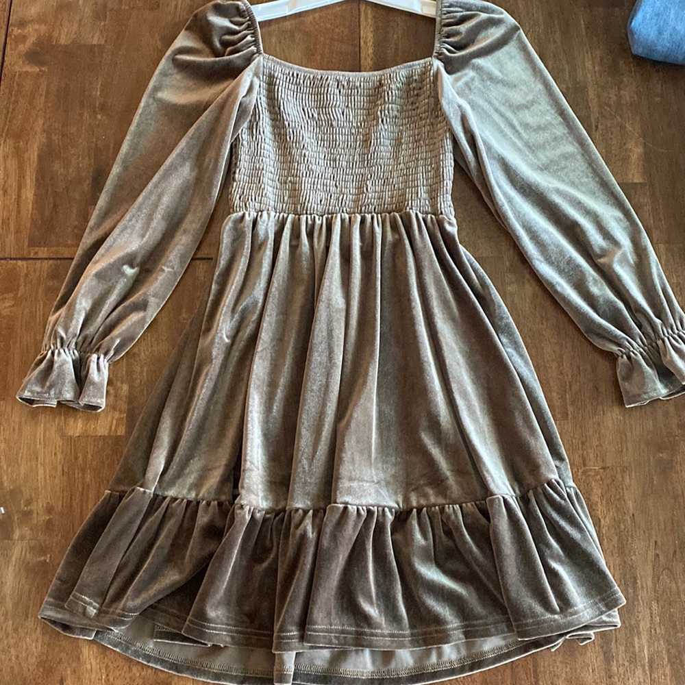 Velvet baby doll square neck dress. Size small.